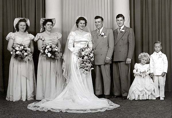 Florian Wroblewski & Martha Kirschling
24 Jun 1950
(left to right - groom's sister, Lucille Kirschling Netzel, Martha Kirschling, Florian Wroblewski, Raymond Kirschling, unknown children)